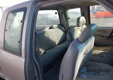 1998 Chevrolet K1500 Fleetside z USA, uszkodzony, nr VIN 1GCEK19M3WE167444